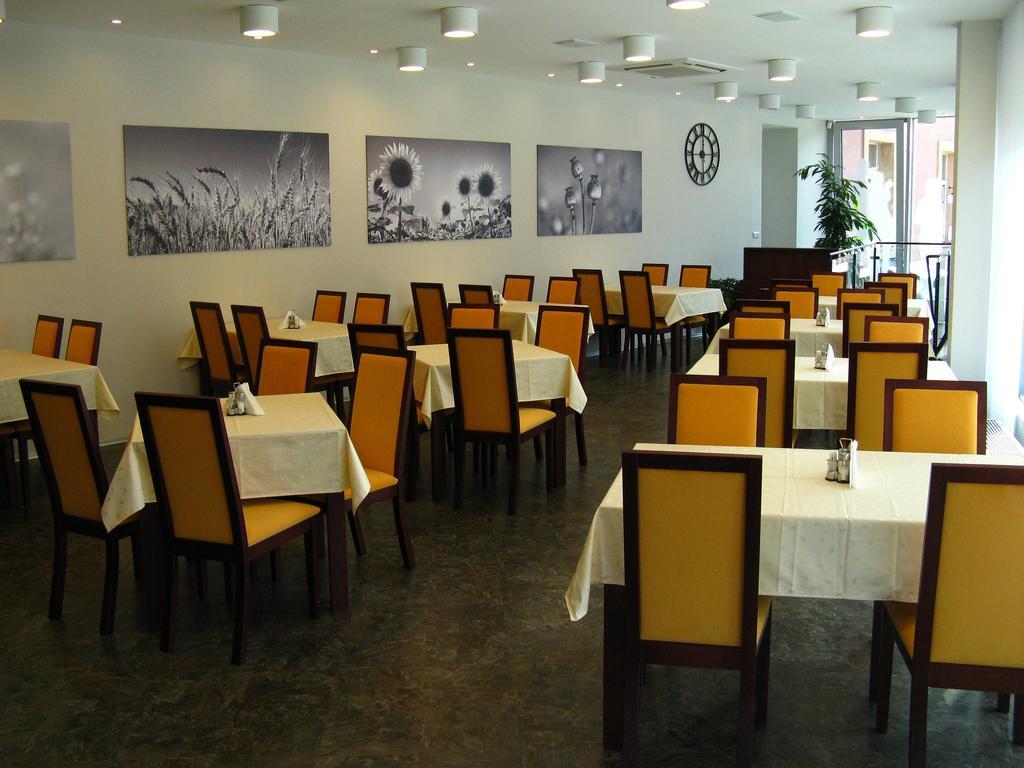 Hotel Senimo Olomouc Exterior foto